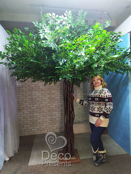 Large artificial tree about 3 meters high with green leaves, buy for restaurant interior