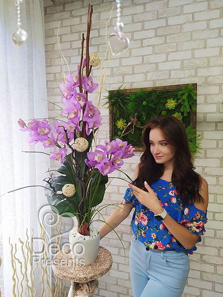 Buy Orchid flower arrangements for restaurant interior in USA, Canada, Australia, UK
