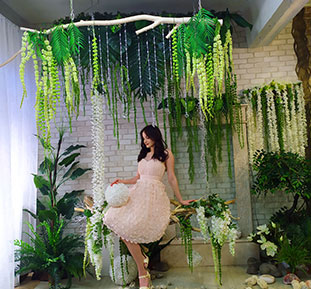 Wooden swing and artificial plants in the interior of a beauty salon